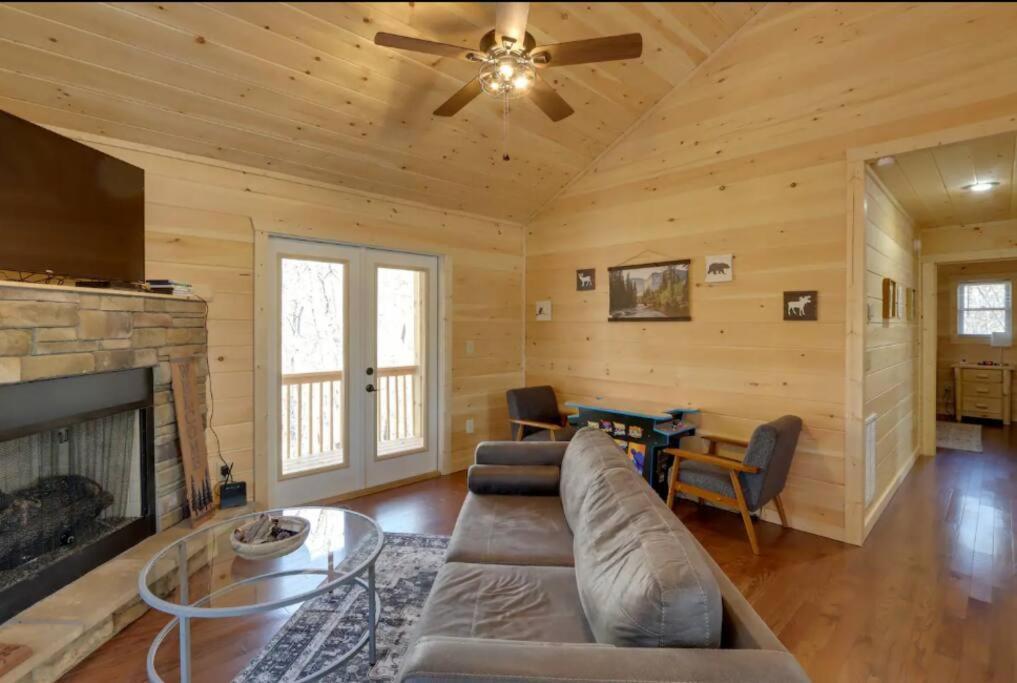 New Serene, Fun & Comfy Cabin- Covered Deck, Grill, Arcade Murphy Eksteriør bilde