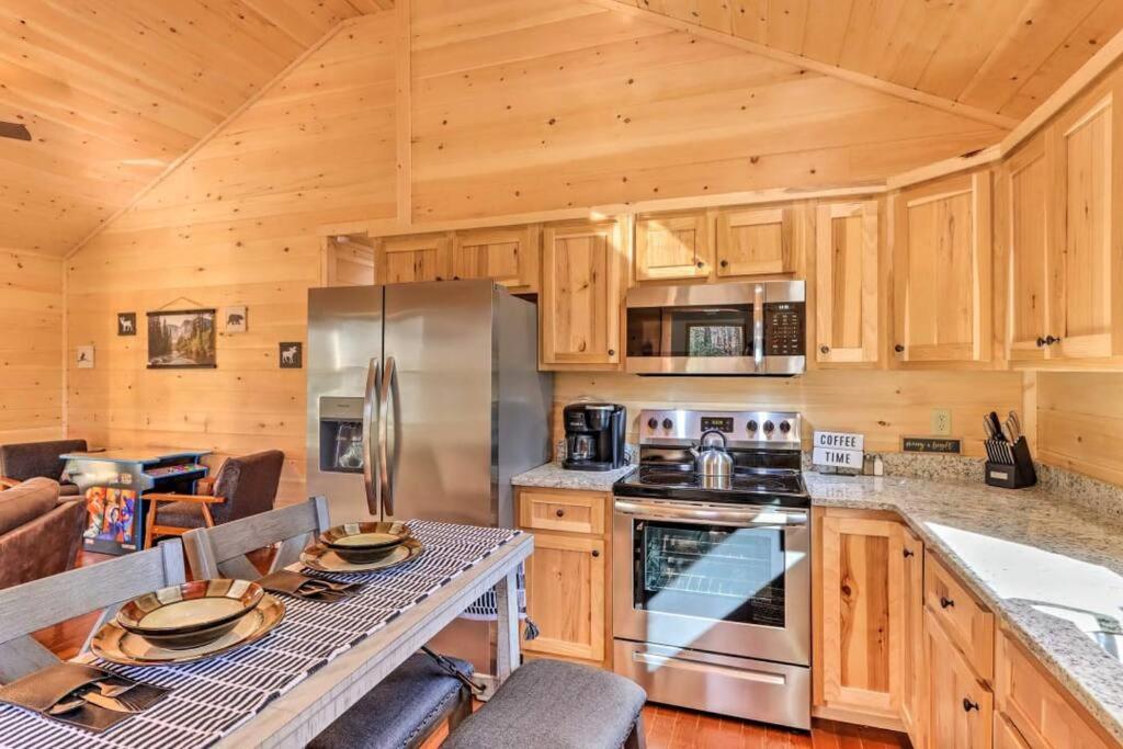 New Serene, Fun & Comfy Cabin- Covered Deck, Grill, Arcade Murphy Eksteriør bilde