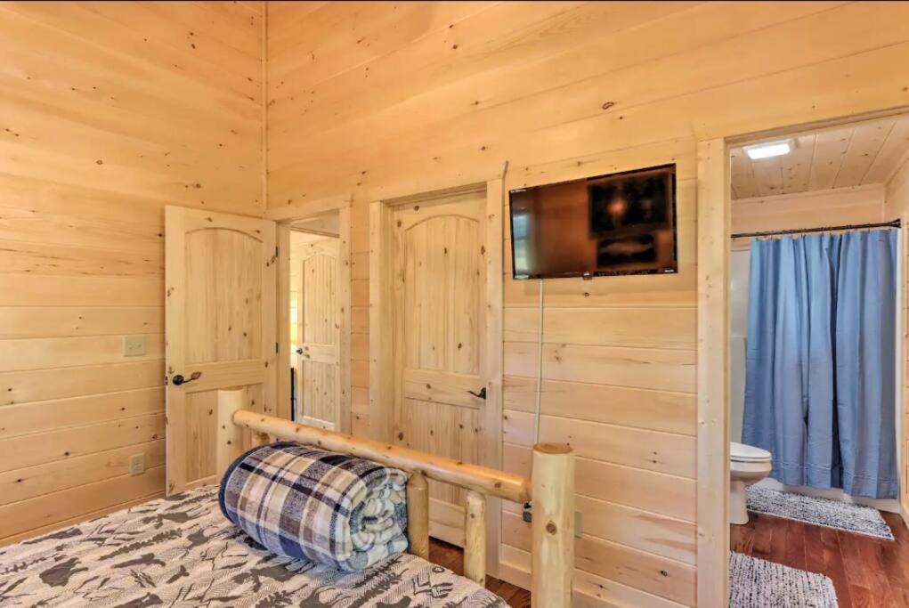 New Serene, Fun & Comfy Cabin- Covered Deck, Grill, Arcade Murphy Eksteriør bilde