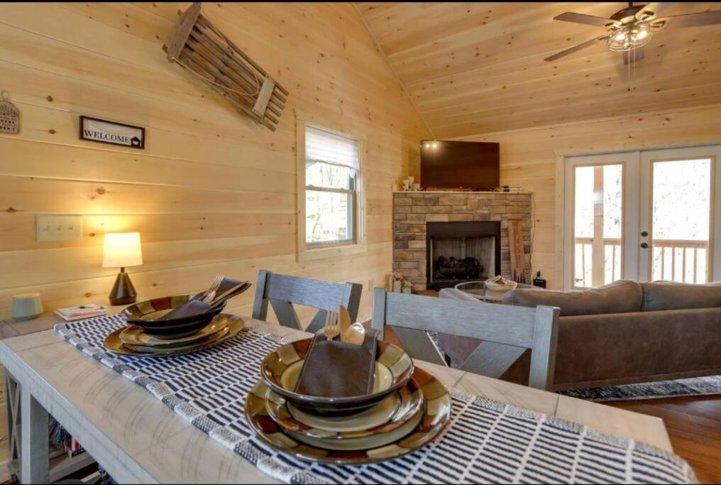 New Serene, Fun & Comfy Cabin- Covered Deck, Grill, Arcade Murphy Eksteriør bilde